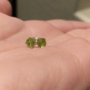 Peridot stud ear ring